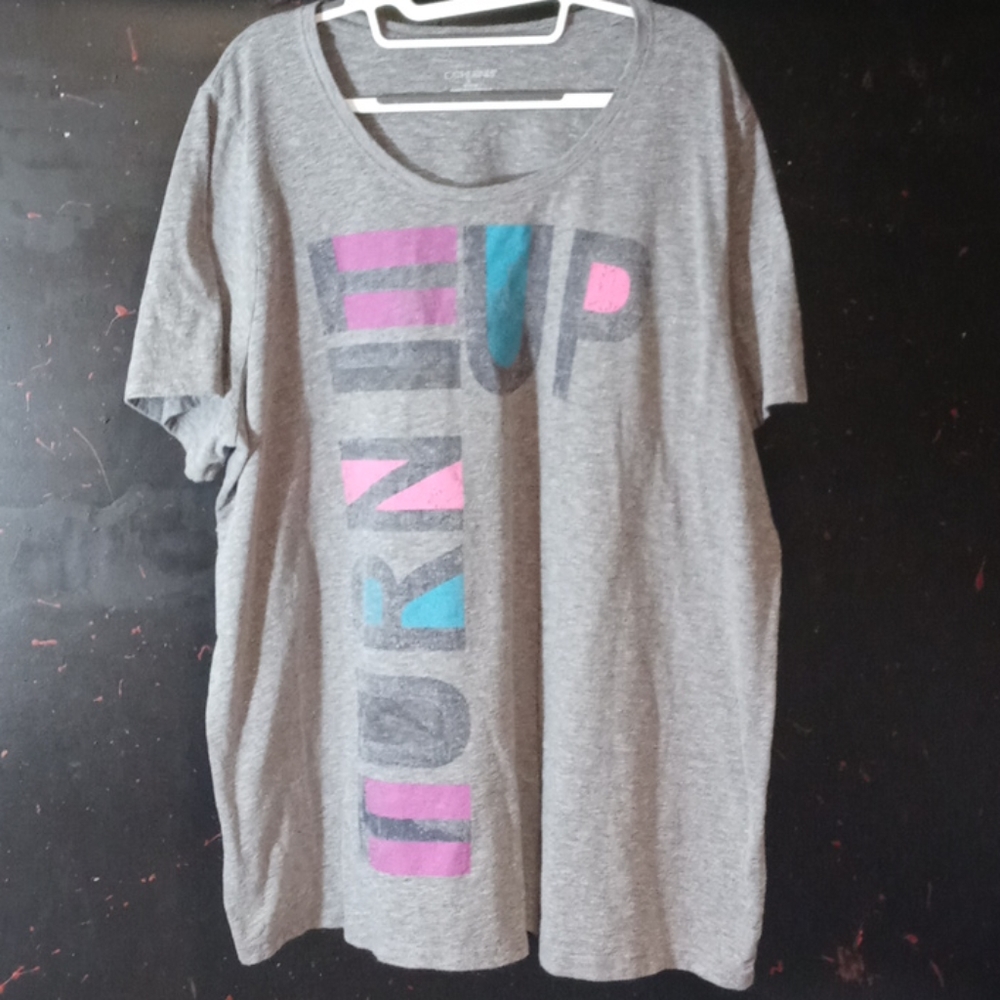 Gray tee shirt